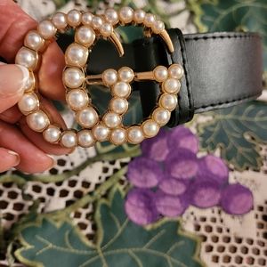 Gucci Belt Black Pearls. Worn maybe 3 times.